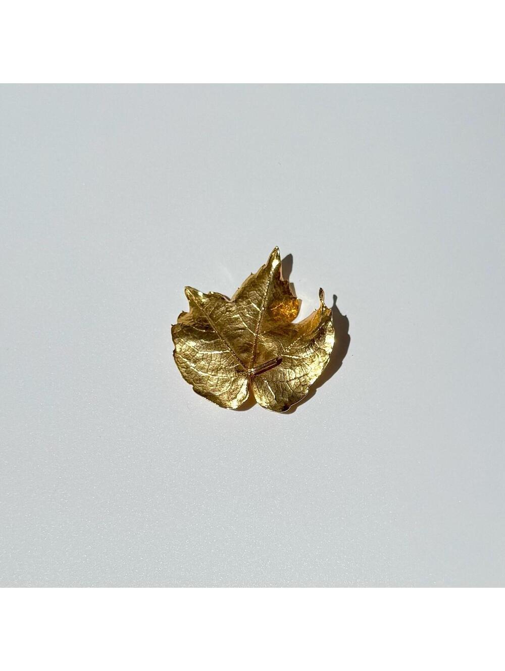 Vintage Leaf Brooch | Gold Tone Pin